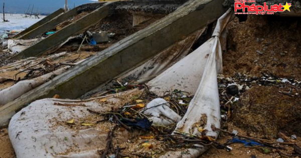 Kè sông 12 tỷ đồng chưa nghiệm thu đã vỡ toang hoác