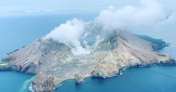 Núi lửa New Zealand phun trào, nhiều người bị thương