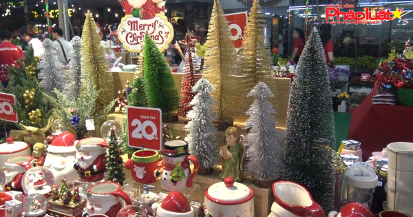 TP HCM: Không khí Giáng sinh tràn ngập tại Festival sách 'Thị trấn ánh sáng'