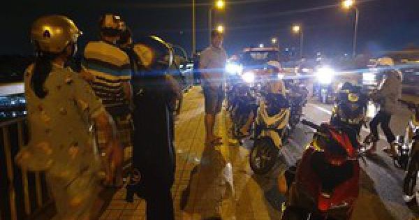 Nữ sinh mặc đồng phục thể dục nhảy cầu Phú Long tự tử