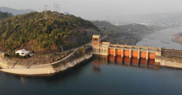 Sông, hồ thủy điện cạn nước: Cảnh báo thiếu điện nghiêm trọng