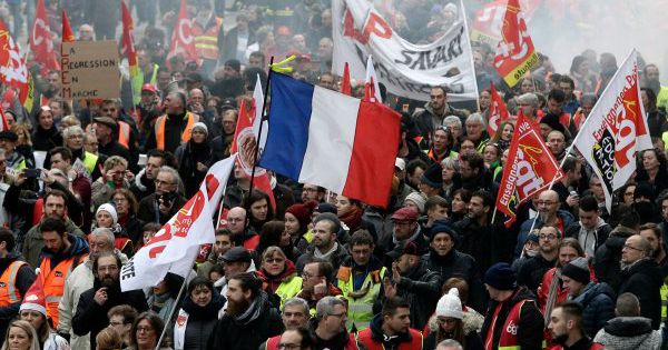 Biểu tình nhiều nơi tại Pháp vì chính sách lương hưu