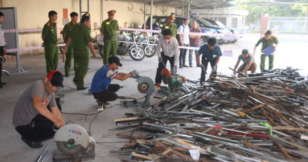 Công an Đồng Nai tiêu hủy hàng trăm khẩu súng, hàng nghìn mã tấu