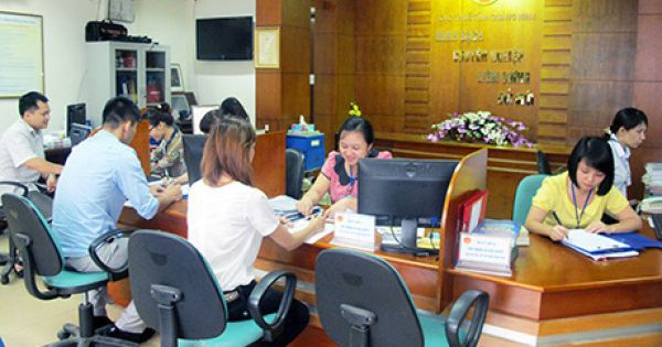 Được cưỡng chế nợ thuế bằng cách khấu trừ lương