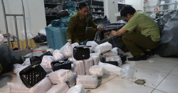 Hàng nghìn túi xách giả mạo hàng hiệu tại cơ sở kinh doanh online