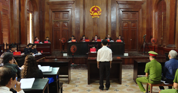 Nguyên Phó chủ tịch TPHCM Nguyễn Hữu Tín hầu toà