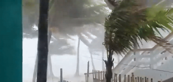 Bão Phanfone càn quét Philipines khiến 16 người thiệt mạng