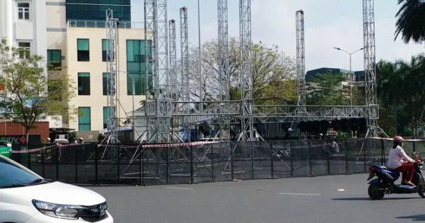 Đình chỉ công trình sân khấu chào đón năm mới giữa giao lộ trung tâm TP Huế