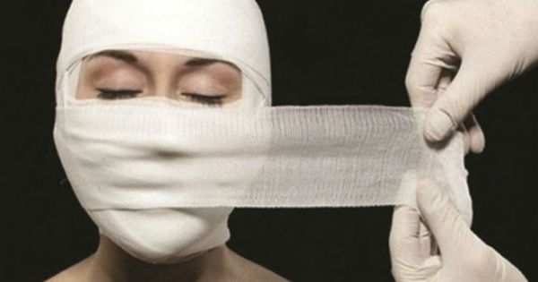 Tạm ngừng giải quyết yêu cầu thay đổi hộ tịch cho người chuyển giới