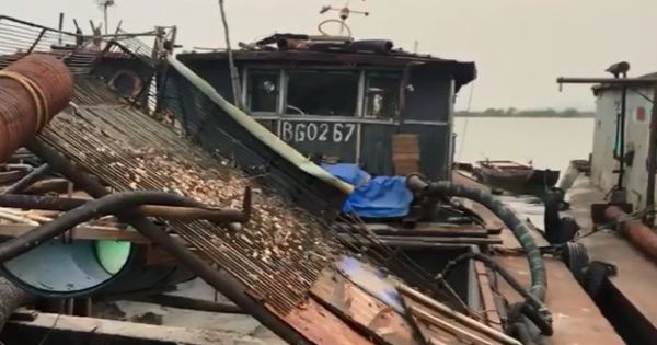 Tổ công tác thủy đoàn Quảng Ninh kiểm tra bắt giữ 6 tàu hút cát trái phép