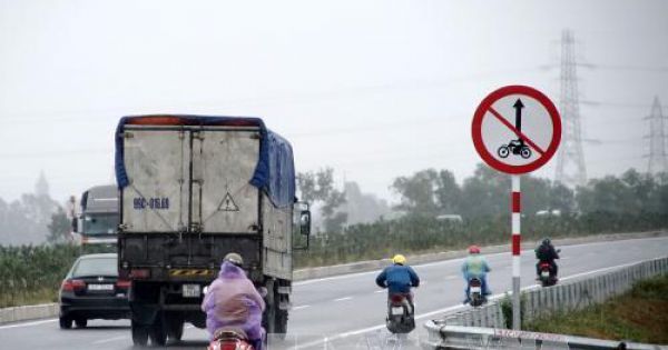 Nghe lời Google Maps, hơn 5.000 xe máy chạy vào cao tốc TP. HCM- Long Thành - Dầu Giây