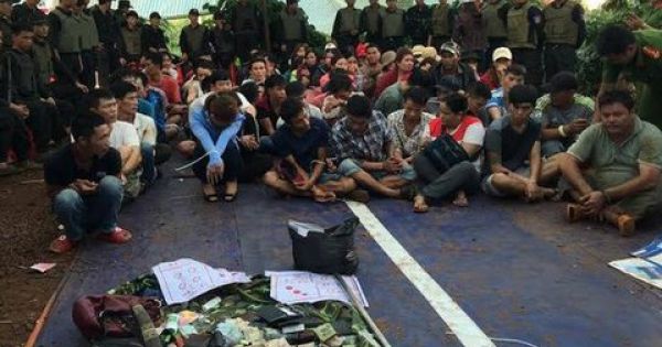 Triệt phá ổ bạc lớn trên sông, bắt 27 đối tượng, thu 1,5 tỉ đồng