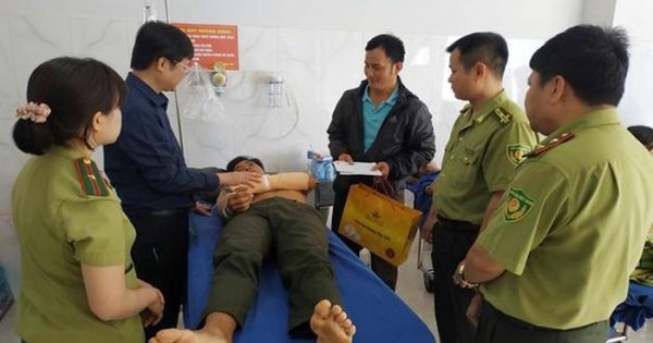 Khởi tố đối tượng chém cán bộ kiểm lâm đứt gân tay