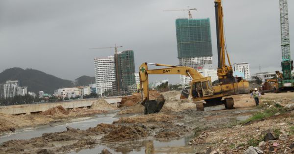 'Lộ' nguyên nhân nguồn nước đen ngòm chảy ra biển Quy Nhơn