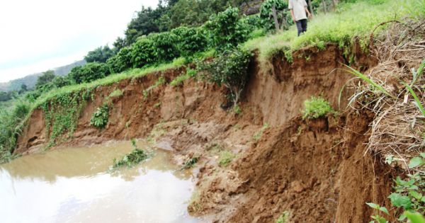 Người dân than trời vì khai thác cát trên sông Đồng Nai