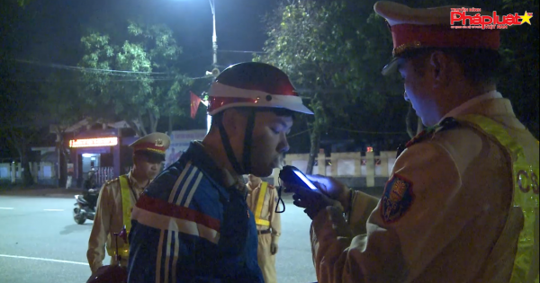 CSGT Hà Tĩnh ra quân kiểm tra, xử phạt người tham gia giao thông có nồng độ cồn