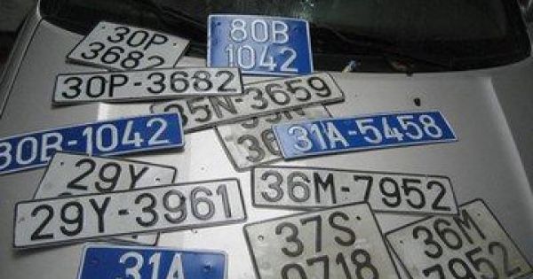 Kiểm tra phát hiện điểm bán biển số ô tô giả với giá 400.000 đồng