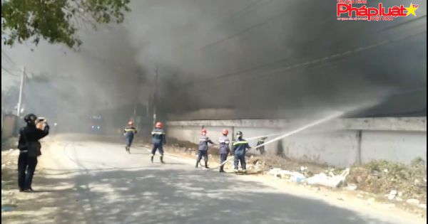 Bình Dương: Cháy xưởng thành phẩm công ty sản xuất gỗ