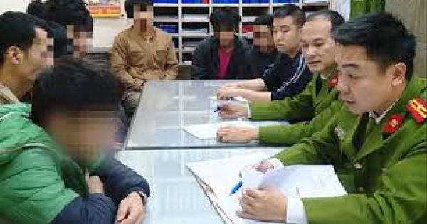 Khởi tố 2 đối tượng “trả lương” công nhân bằng ma túy