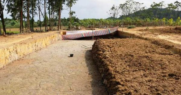 Bãi cọc Cao Quỳ ( Hải Phòng) được lấp đất để bảo quản