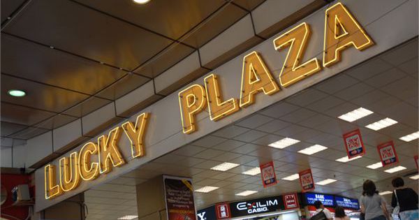 Cục quản lý thị trường TPHCM đột kích 2 trung tâm thương mại lớn, tạm giữ nhiều sản phẩm