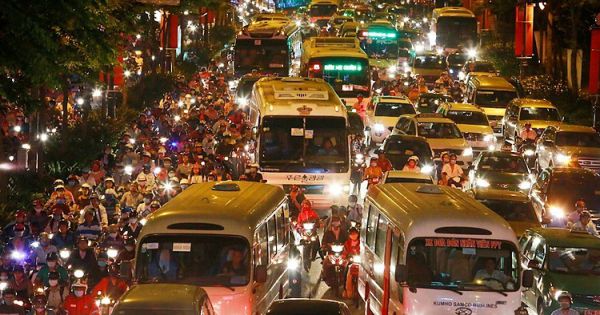 Tổng lực chống kẹt xe ở Tân Sơn Nhất