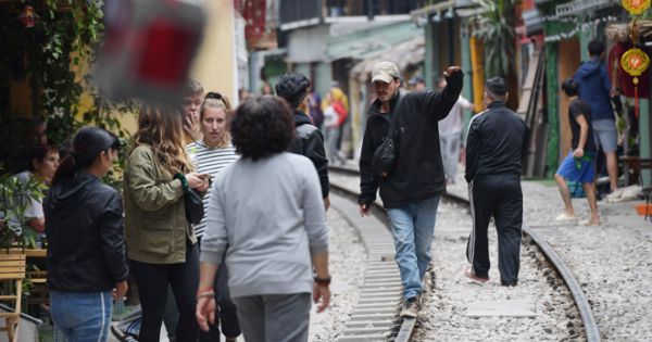 'Cà phê đường tàu' tái xuất , bất chấp lệnh cấm