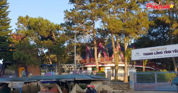 Nhếch nhác hàng quán tan hoang trước khu du lịch Thung lũng Tình yêu