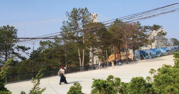 Đình chỉ xây dựng cầu kính không phép ở Thung lũng Tình yêu