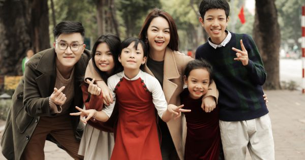 Phạm Quỳnh Anh lần đầu cùng con đóng MV “Tết Cho Mọi Nhà”