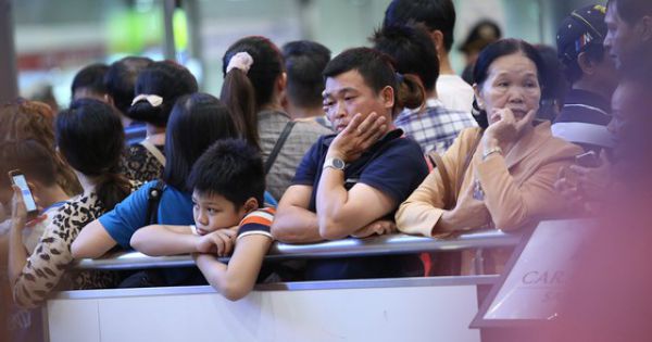 Ngột ngạt ở sảnh đón ga quốc tế