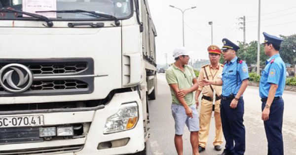 CSGT lập chốt kiểm tra nồng độ cồn tất cả tài xế vào cao tốc