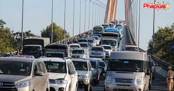 Kẹt xe kinh hoàng, Bến Tre xin làm lại... phà Rạch Miễu