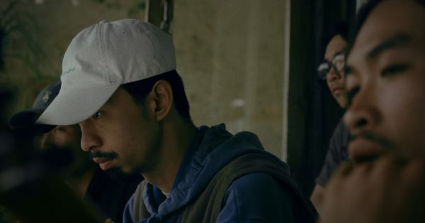 Đen Vâu tặng fan món quà “vừa lạ vừa quen” trước thềm Tết đến