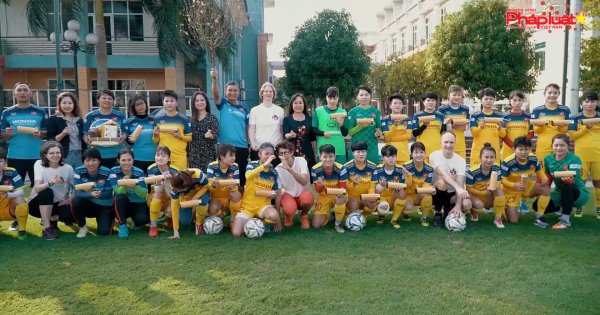 Đại sứ các nước G4 chúc Tết và giao lưu với tuyển bóng đá nữ Việt Nam