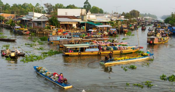 Chợ nổi Ngã Năm ngày giáp Tết
