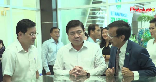 Lãnh đạo TP HCM làm việc với VWS về dự án chuyển đổi công nghệ xử lý rác.