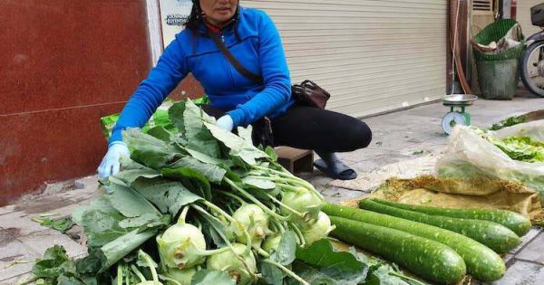 Giá rau xanh tăng vọt sau hai ngày mưa rét