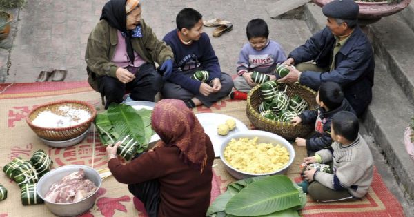 Tục gói bánh chưng ngày Tết của người Việt Nam