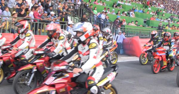 Cần Thơ: Hơn 40 tay đua xe mô tô cả nước tham gia giải đua xe mô tô mở rộng tranh “cúp Hoàng Thảo My”