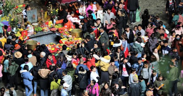 Hơn 4 vạn du khách đổ về chùa Hương trước ngày khai hội