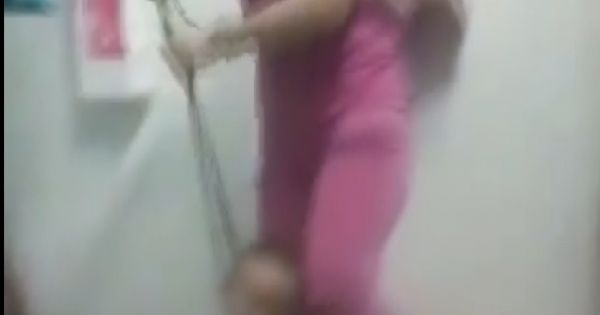 Người mẹ ở Bình Dương cột cổ con, đánh đập tàn bạo gây phẫn nộ