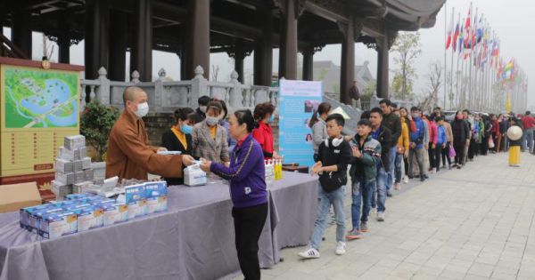 Phòng virus corona, chùa Tam Chúc, tỉnh Hà Nam, phát 40.000 khẩu trang miễn phí
