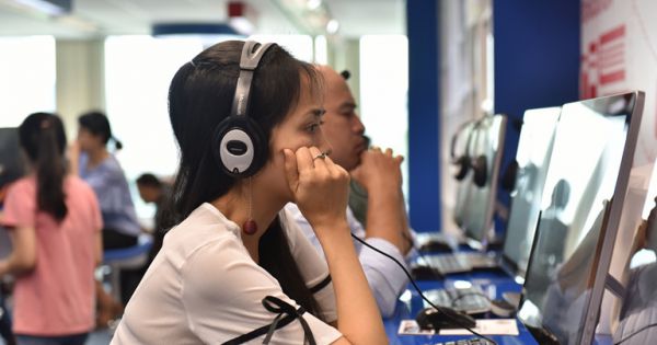 Thầy cô quay video, giảng bài qua Facebook, Zalo thời virus corona