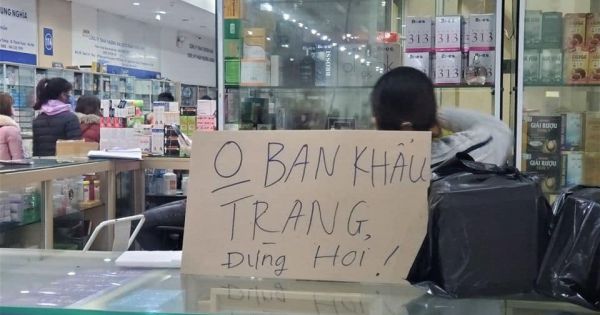 Nhiều quầy thuốc tại Hà Nội trưng biển 