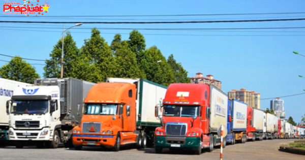 Hàng loạt cửa khẩu thông quan trở lại sau nhiều ngày tắc