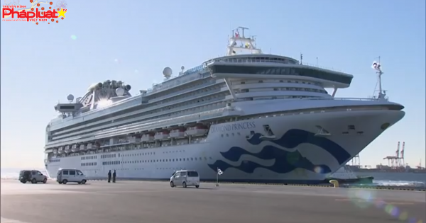 Du thuyền chứa ổ dịch đang bị cách ly, cam kết đền tiền cho khách