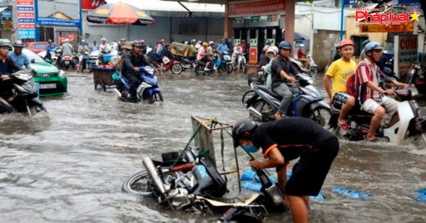 Triều cường lên đỉnh 1,60 m, nhiều nơi ở TP.HCM có nguy cơ bị ngập