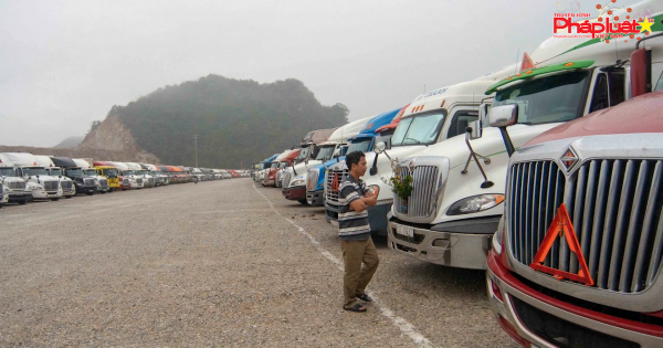 Các cửa khẩu lại tồn ứ gần 780 xe nông sản, trái cây