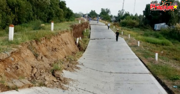 Đê biển Tây ở Cà Mau sụt lún